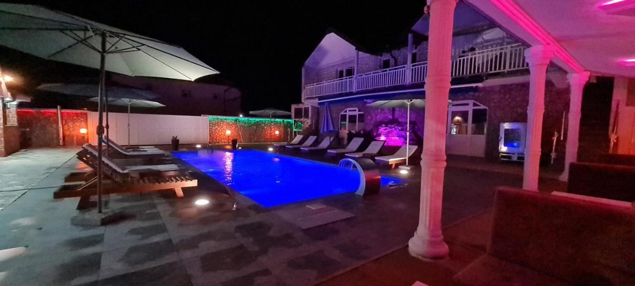 Ljesevo Motel Bella מראה חיצוני תמונה